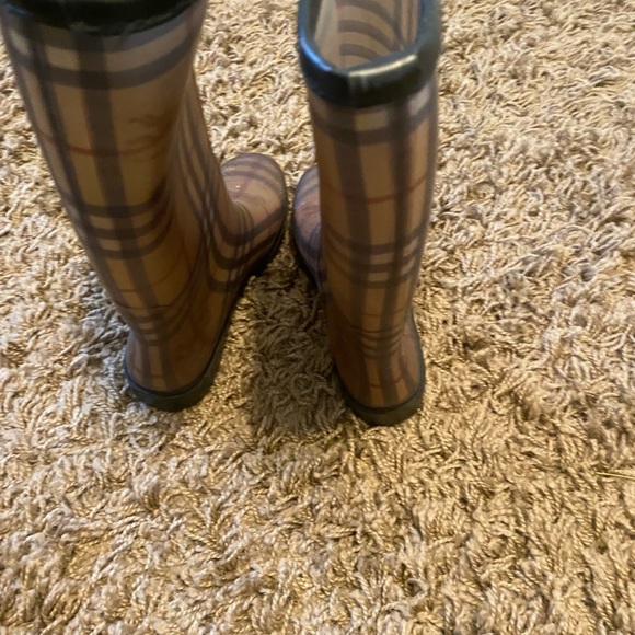 Burberry nova check rain boots size 37 (61/2) - Picture 4 of 6